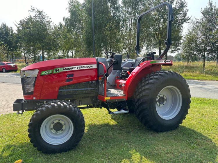 massey_e1700_powered_by_knegt